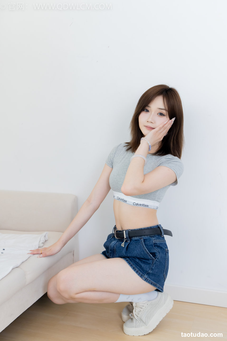 物恋传媒 No.2404 橙子-帆布鞋、白棉袜、裸足 [155P1V-3.89GB]