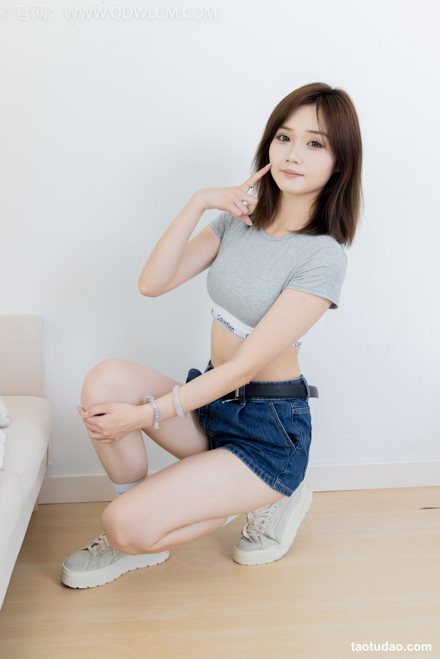 物恋传媒 No.2404 橙子-帆布鞋、白棉袜、裸足 [155P1V-3.89GB]