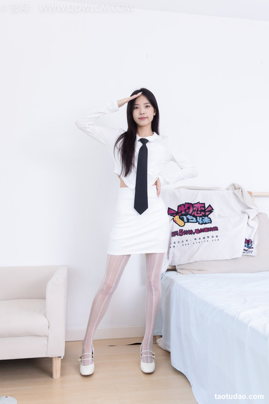 物恋传媒 No.2431 茯苓-两双高跟鞋、两双丝 [160P1V-3.56GB]