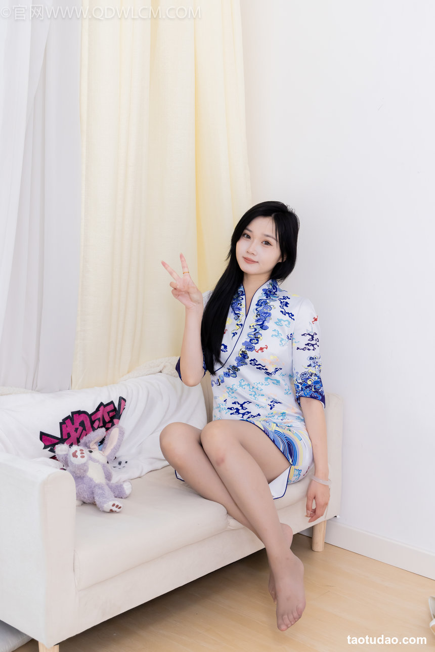 物恋传媒 No.2513 橙子-旗袍、高跟鞋、薄灰丝 [158P1V-4.16GB]