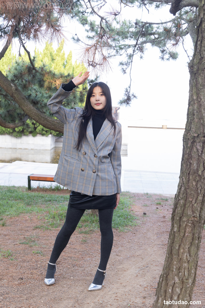 物恋传媒 No.2517 茯苓-高跟鞋、超厚灰连裤袜 [210P1V-6.36GB]