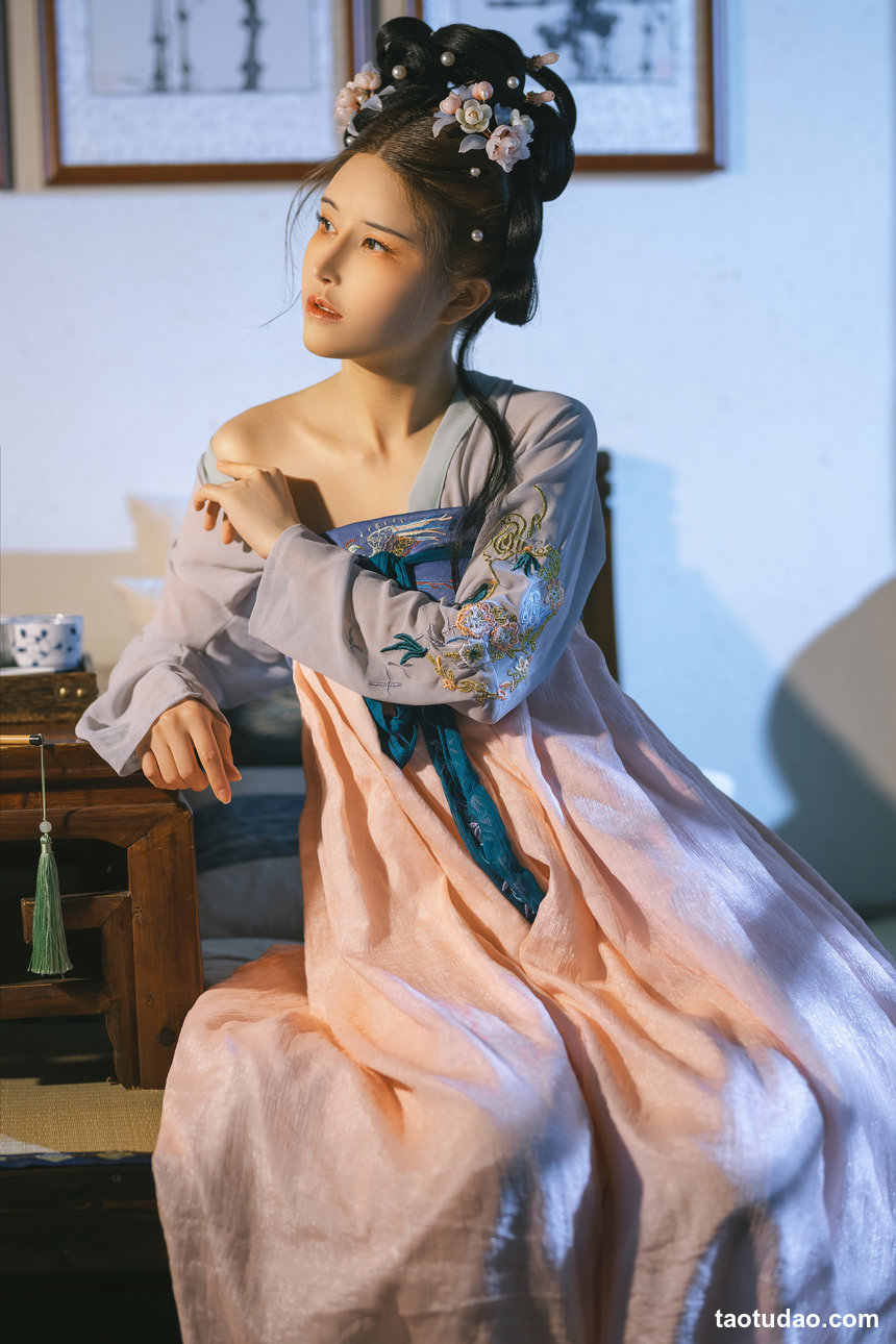 鹿八岁baby – 花想容 [60P+1V-3.02G]