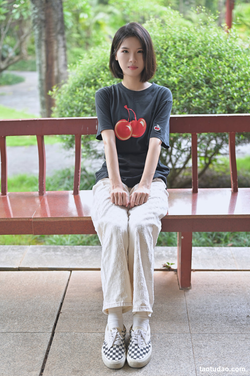 凝思摄影 NO.031 小睿-T恤、短白袜、平底鞋[144P+1V／5.27GB]