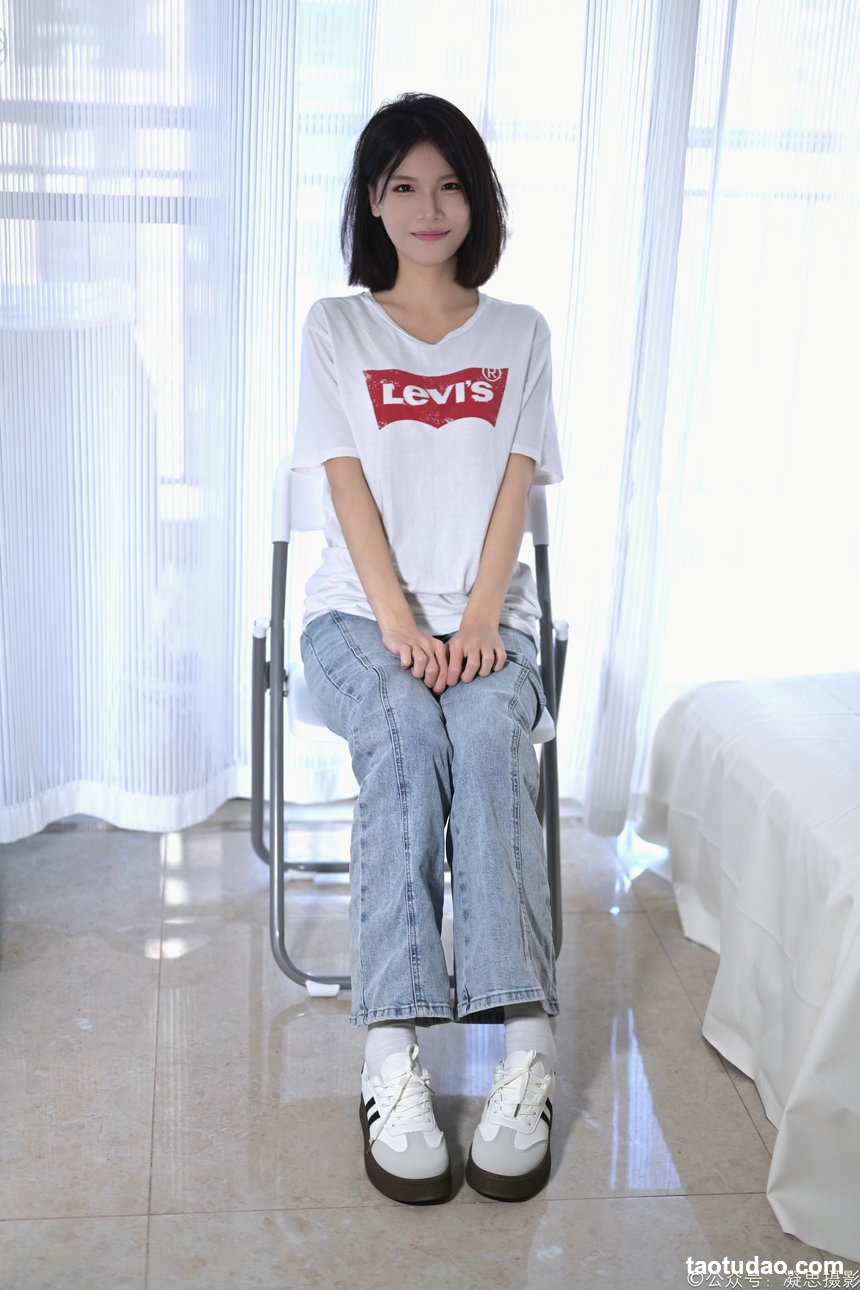 凝思摄影 No.035 小睿-T恤、短白袜、平底鞋 [145P1V-5.48GB]