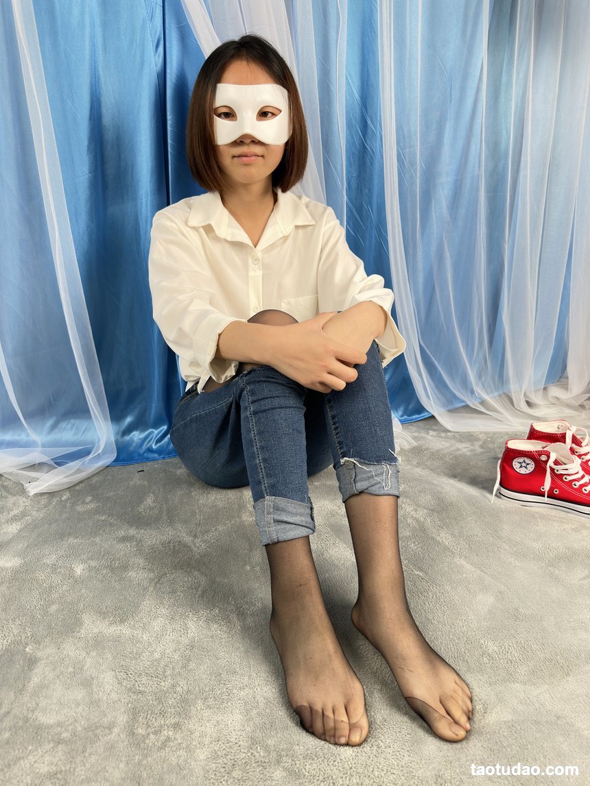 三禾摄影 No.041 牛仔裤 黑丝 帆布鞋 高跟 [239P1V-4.16GB]