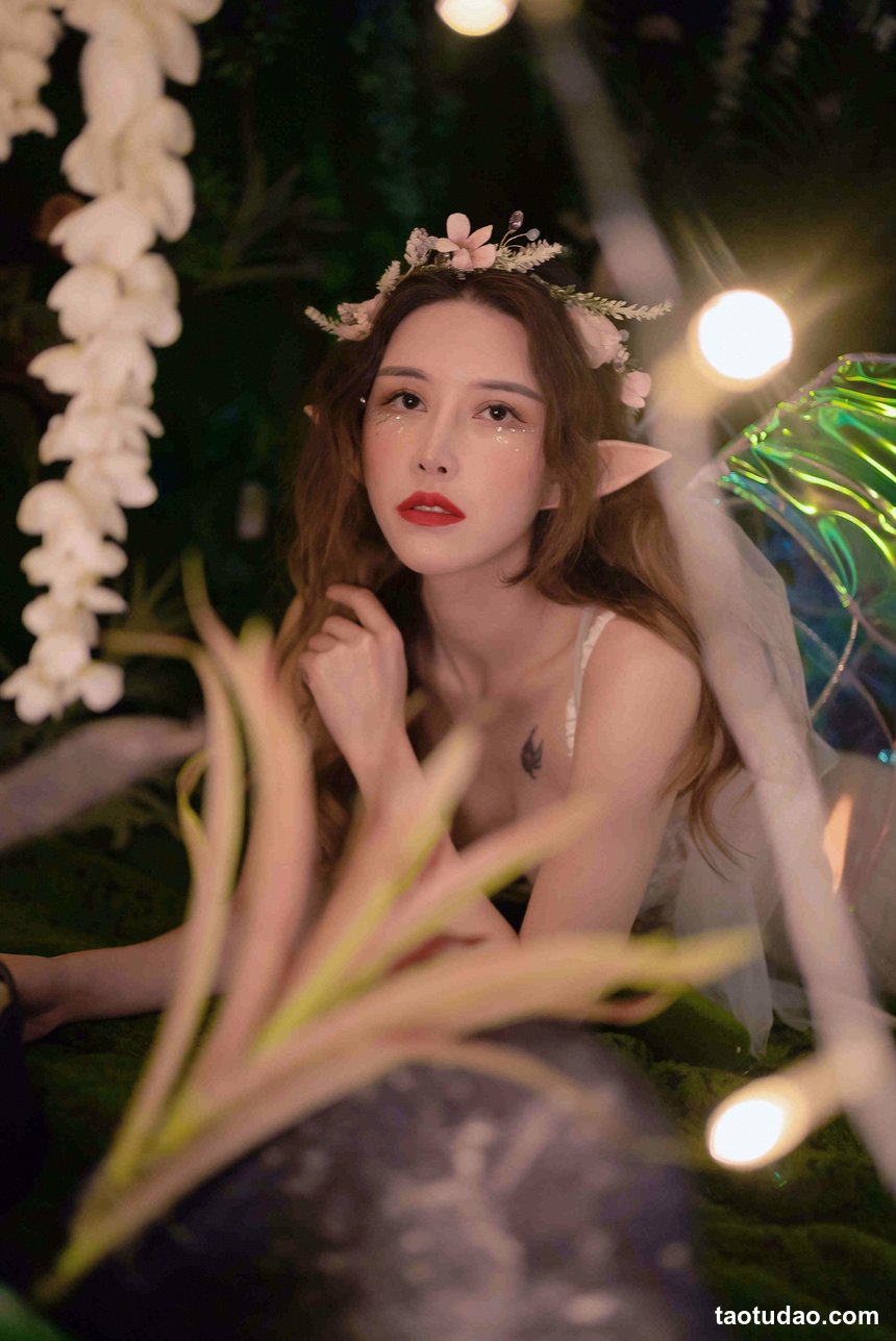 鹿八岁baby –  精灵隐藏 [16P-1V-741.7M]