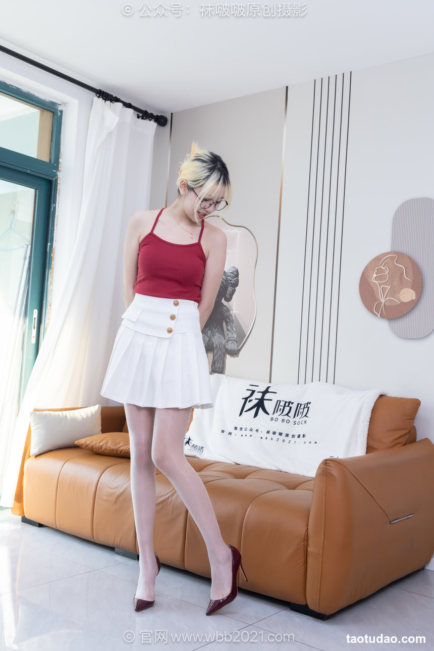 BoBoSocks袜啵啵 No.612 小甜豆-高跟鞋、油亮薄白丝 [150P1V-5.44GB]