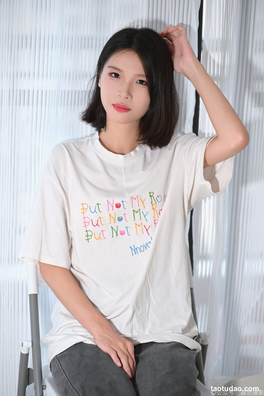 凝思摄影 No.042 小睿-T恤、短白袜、平底鞋 [135P1V-5.20GB]