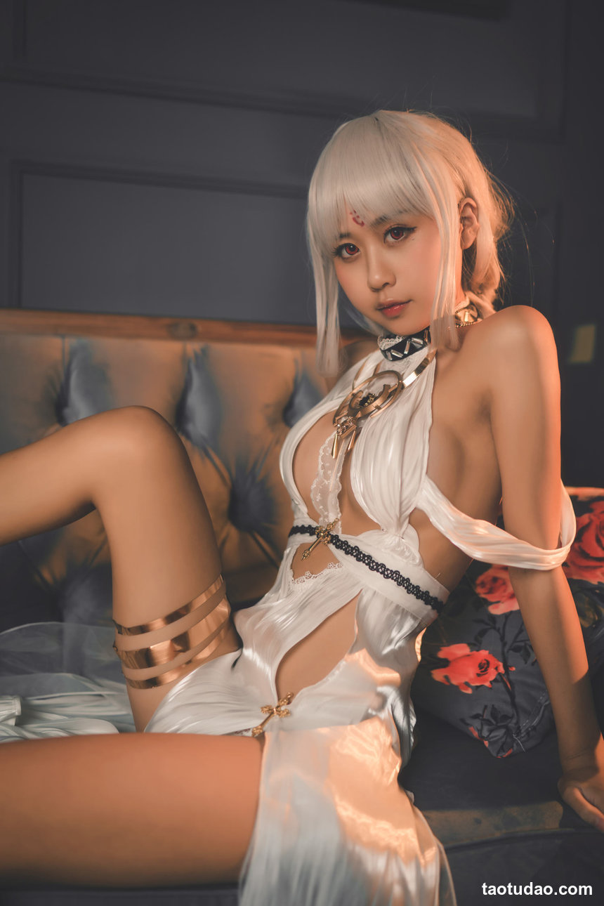 洛璃 LoLiSAMA –  玛修露背毛衣 [23P-136MB]