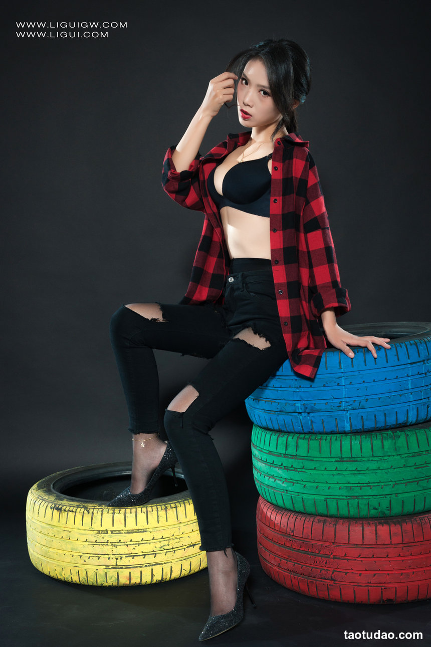 [Ligui丽柜] 2025.11.03《红与黑的激情碰撞》维拉 Weila [64P-80MB]