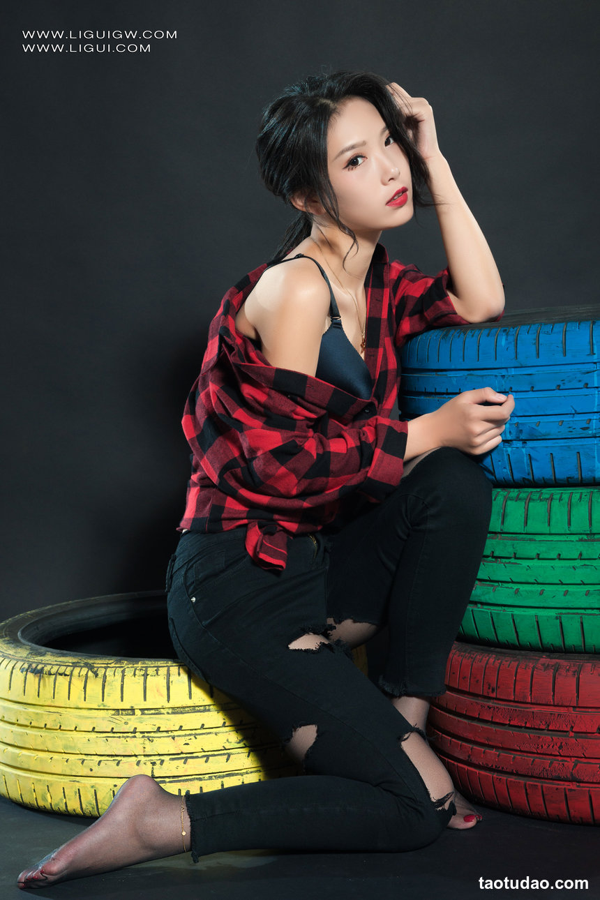 [Ligui丽柜] 2025.11.03《红与黑的激情碰撞》维拉 Weila [64P-80MB]