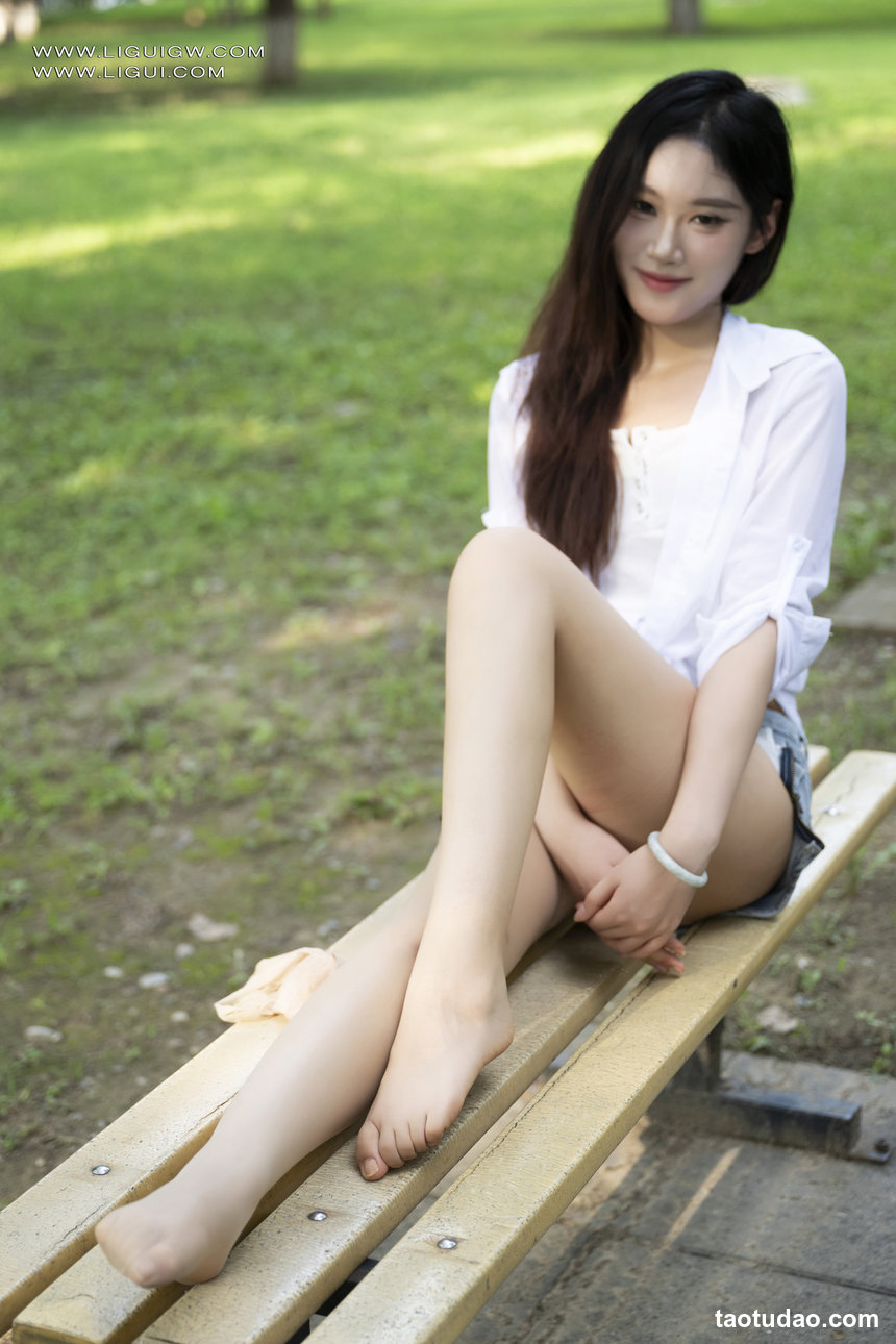 [Ligui丽柜] 2025.11.14 白纱透肤林中漫游 昆昆 [64P-74MB]