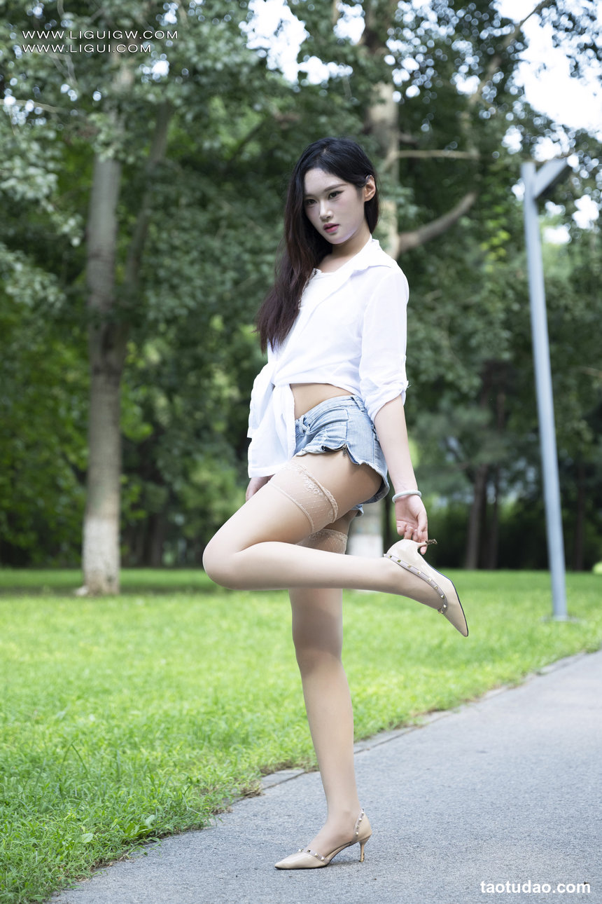 [Ligui丽柜] 2025.11.14 白纱透肤林中漫游 昆昆 [64P-74MB]