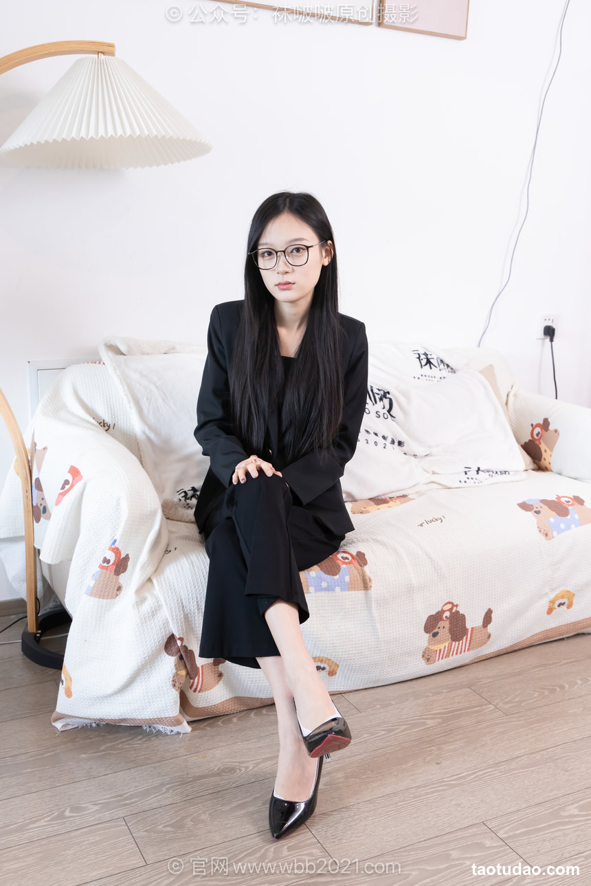 BoBoSocks袜啵啵 No.617 焦糖-高跟鞋、短肉丝、白船袜、裸足、ol制服 [220P1V-7.51GB]