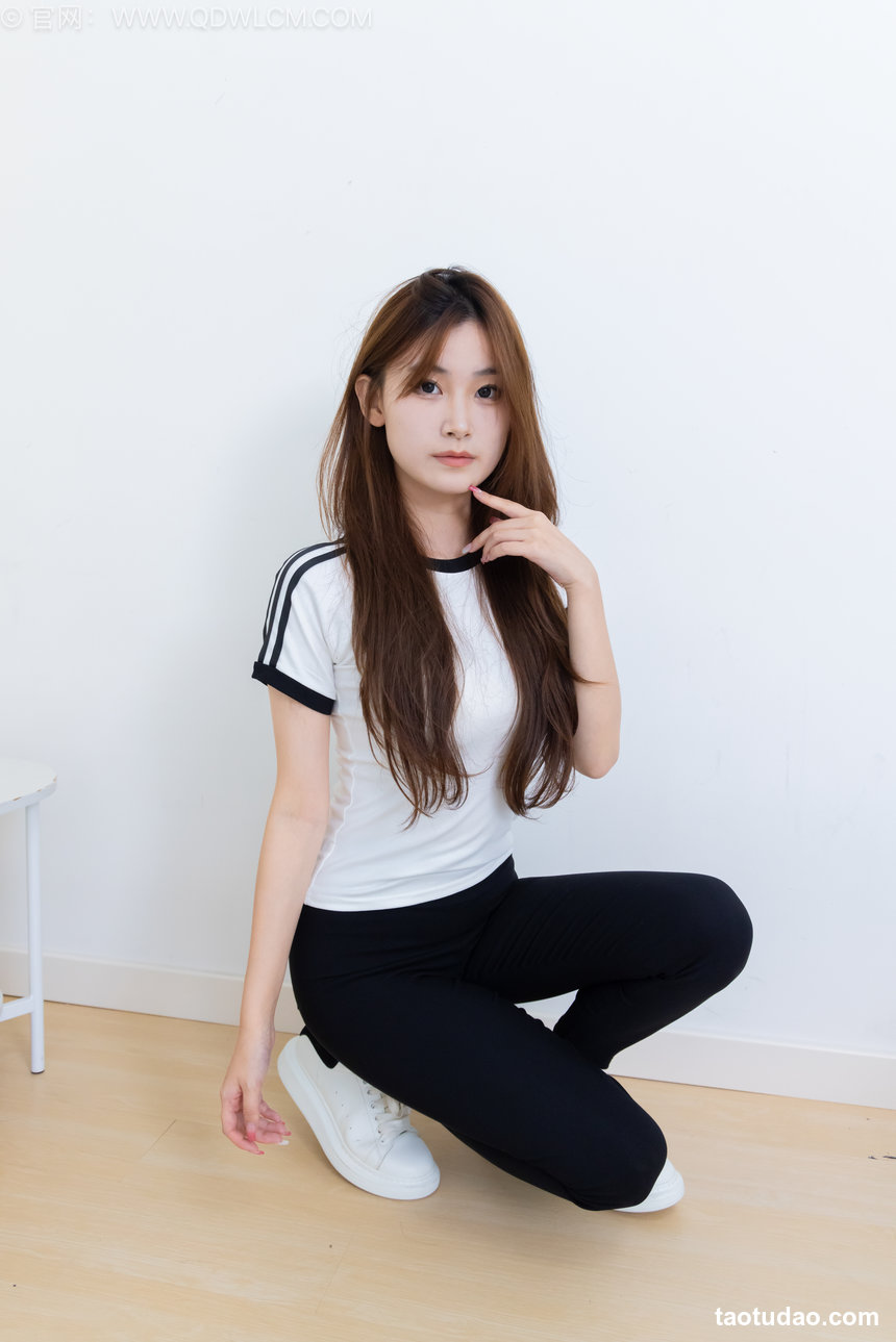 物恋传媒 No.2528 贝壳-板鞋、纯白棉袜 [150P1V-3.94GB]