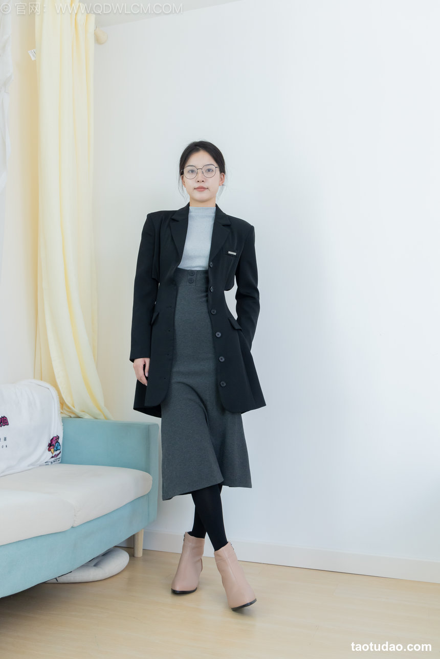 物恋传媒 No.2533 茯苓-短靴、厚黑丝、皮筋绑脚老头乐挠脚 [159P1V-4.04GB]