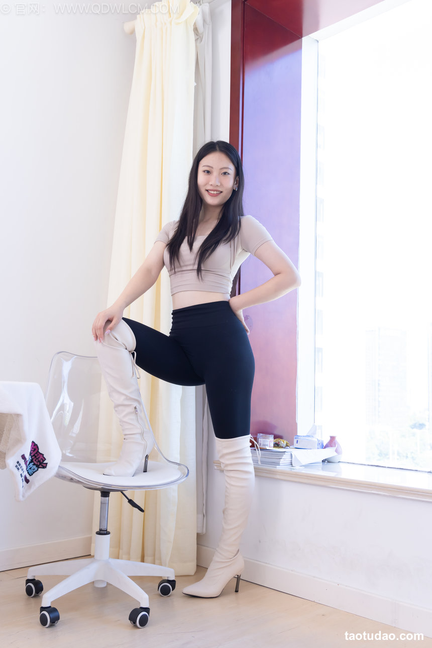 物恋传媒 No.2536 奶糖-高跟长靴、白棉袜、裸足 [180P1V-3.81GB]