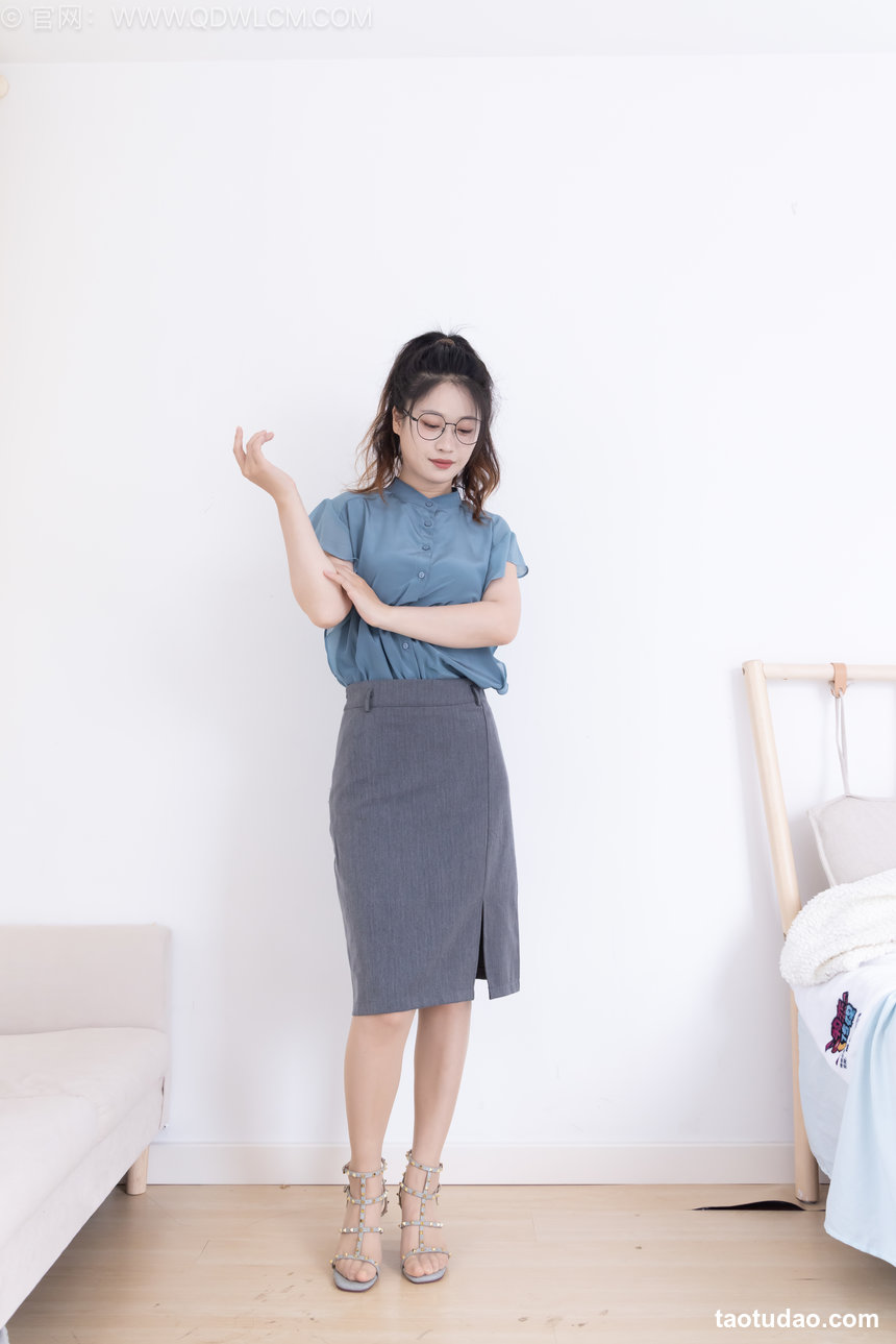 物恋传媒 No.2540 小紫-三双高跟鞋、薄肉丝、裸足 [155P1V-6.10GB]