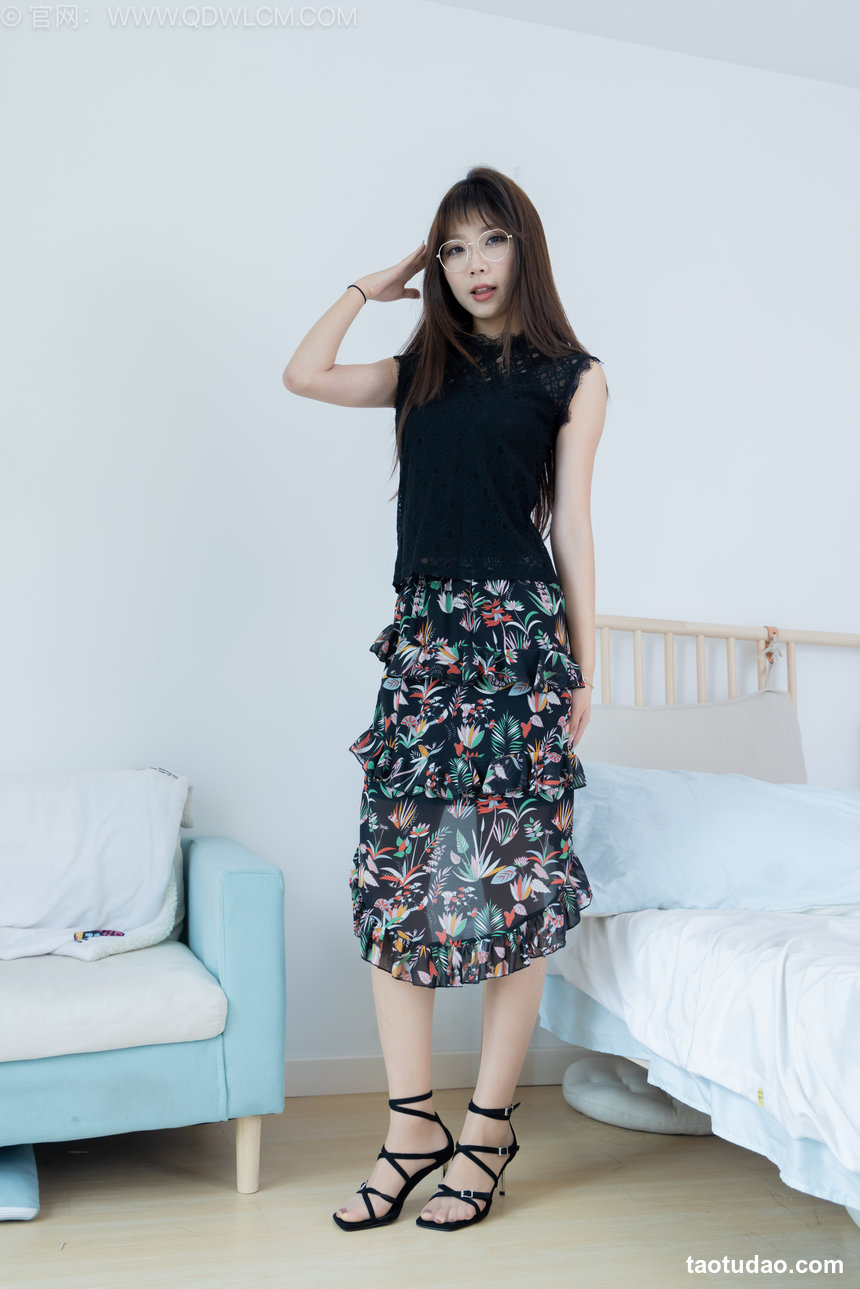 物恋传媒 No.2546 泡泡-高跟鞋、薄肉丝、裸足 [170P1V-6.36GB]