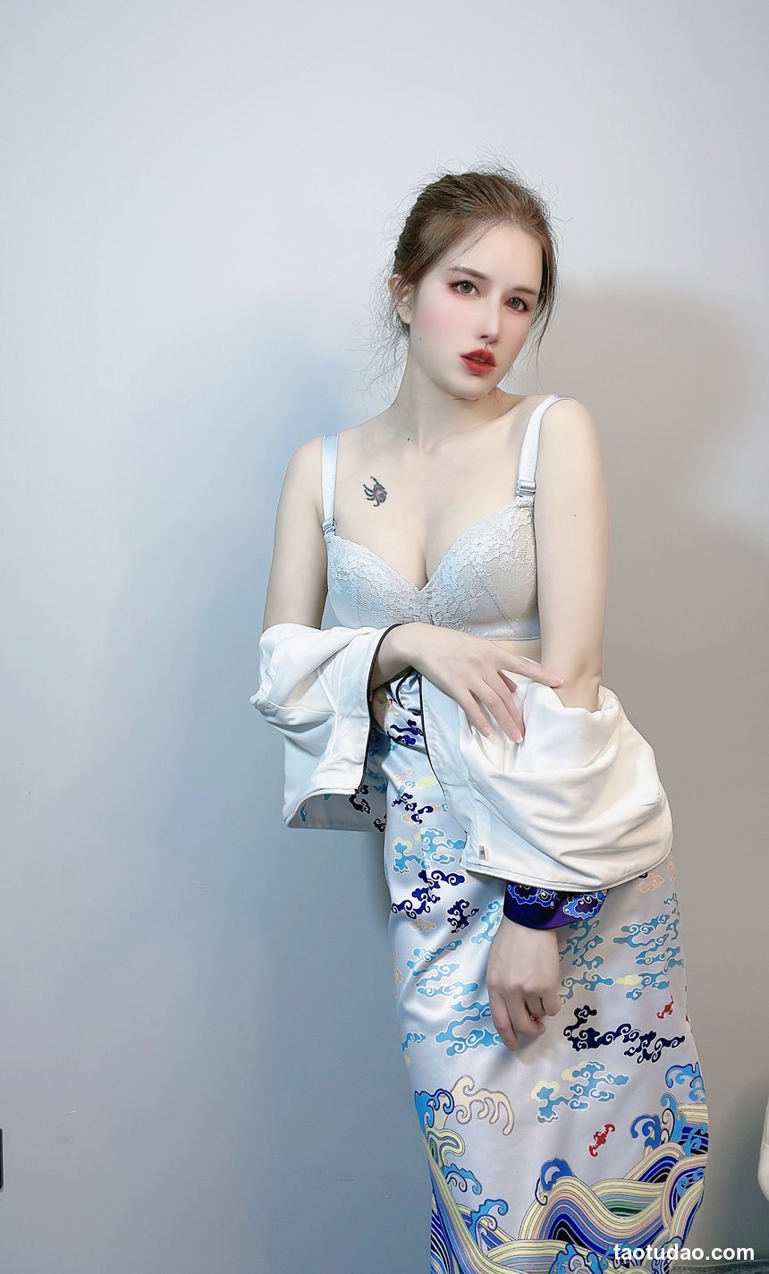 鹿八岁baby – 海航中式旗袍空姐[28P+1V-1.36G]