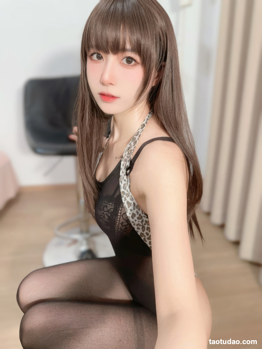 布丁大法 – 黑丝肥臀[20P+2V-92.3M]