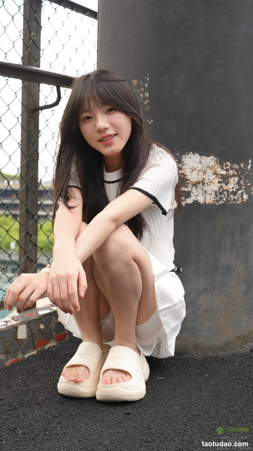 青柠映画 023 – 阿慌 白袜亮钻指甲油 [128P2V-5.21GB]