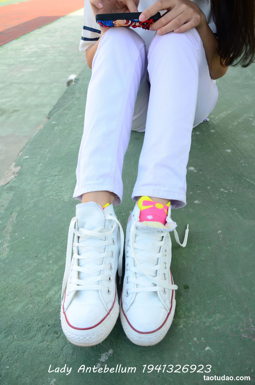 [战前女神] 恋足美腿棉袜女神级摄影套图 002 [150P-263MB]