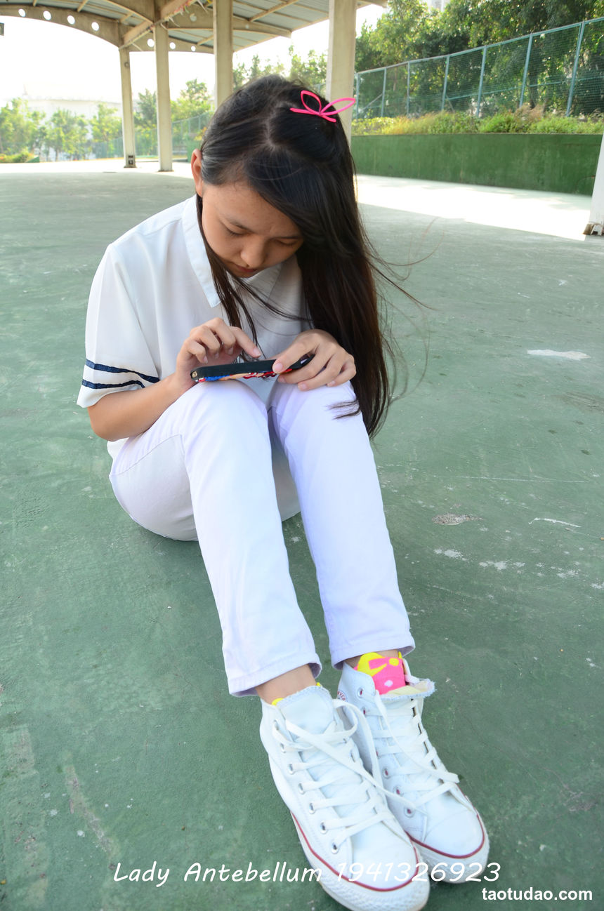 [战前女神] 恋足美腿棉袜女神级摄影套图 002 [150P-263MB]