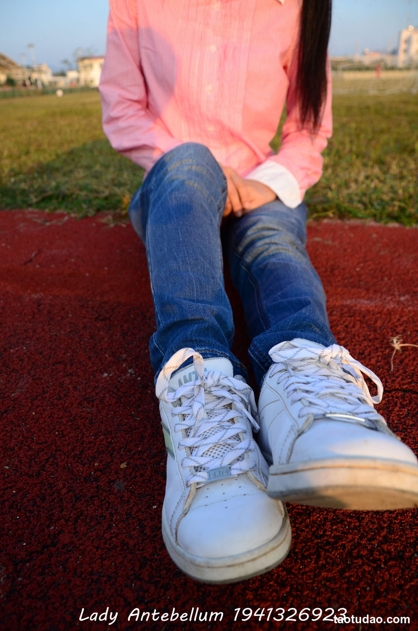 [战前女神] 恋足美腿棉袜女神级摄影套图 003 [157P-329MB]