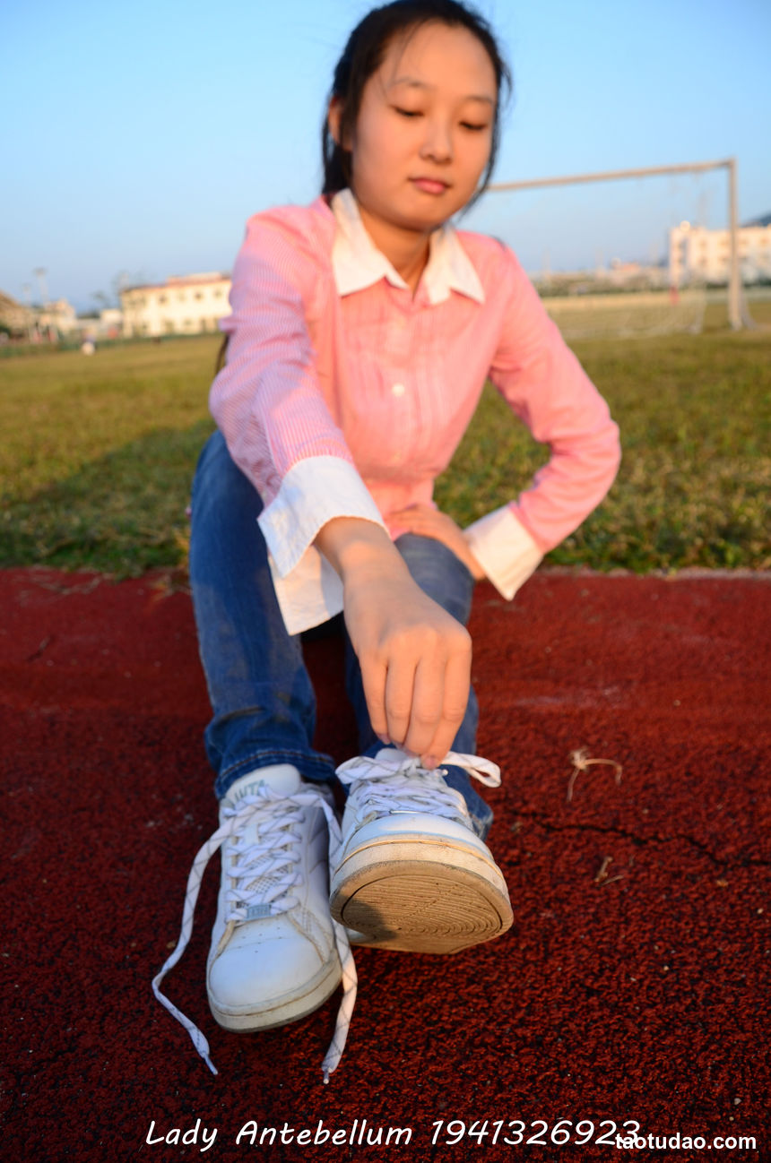 [战前女神] 恋足美腿棉袜女神级摄影套图 003 [157P-329MB]