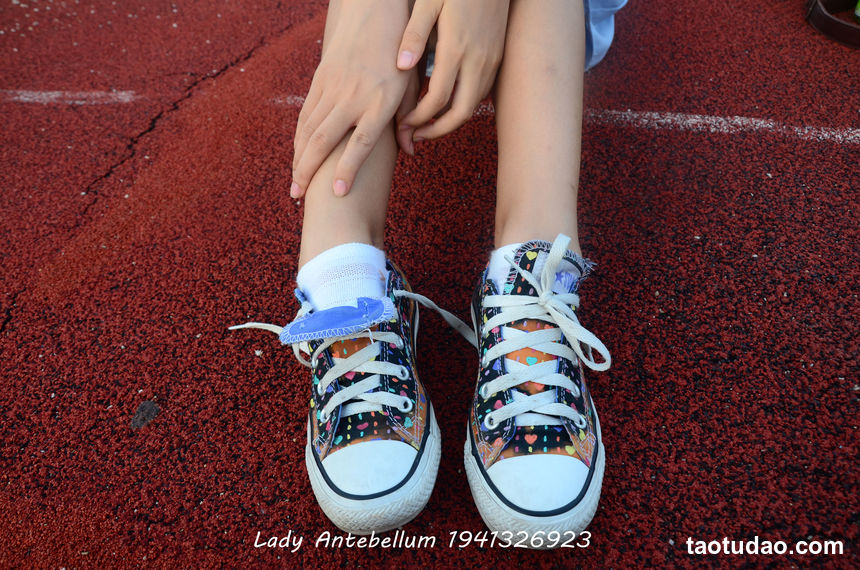 [战前女神] 恋足美腿棉袜女神级摄影套图 005 [73P-176MB]