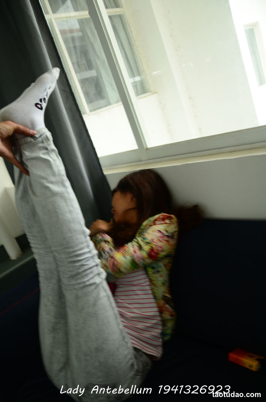 [战前女神] 恋足美腿棉袜女神级摄影套图 010 [87P-105MB]