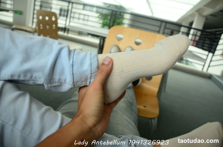 [战前女神] 恋足美腿棉袜女神级摄影套图 010 [87P-105MB]