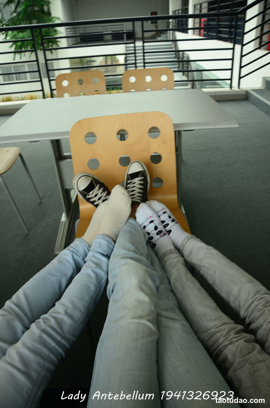 [战前女神] 恋足美腿棉袜女神级摄影套图 010 [87P-105MB]