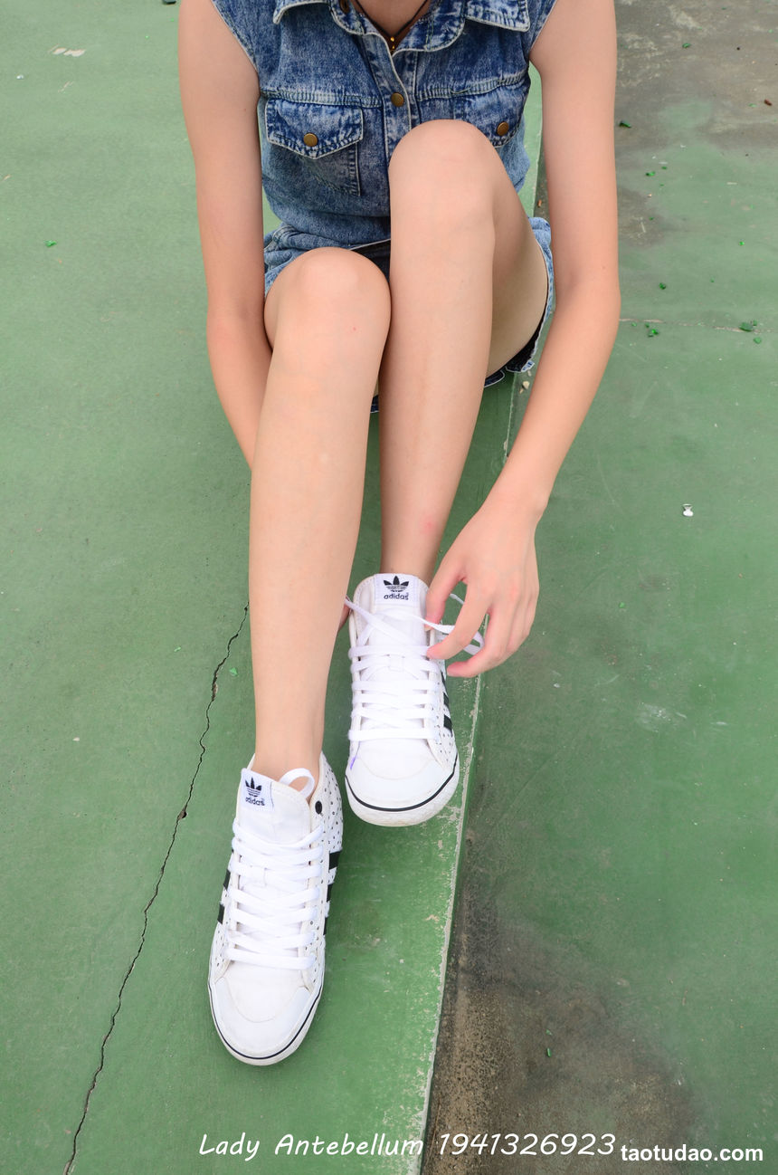 [战前女神] 恋足美腿棉袜女神级摄影套图 012 [55P-91MB]