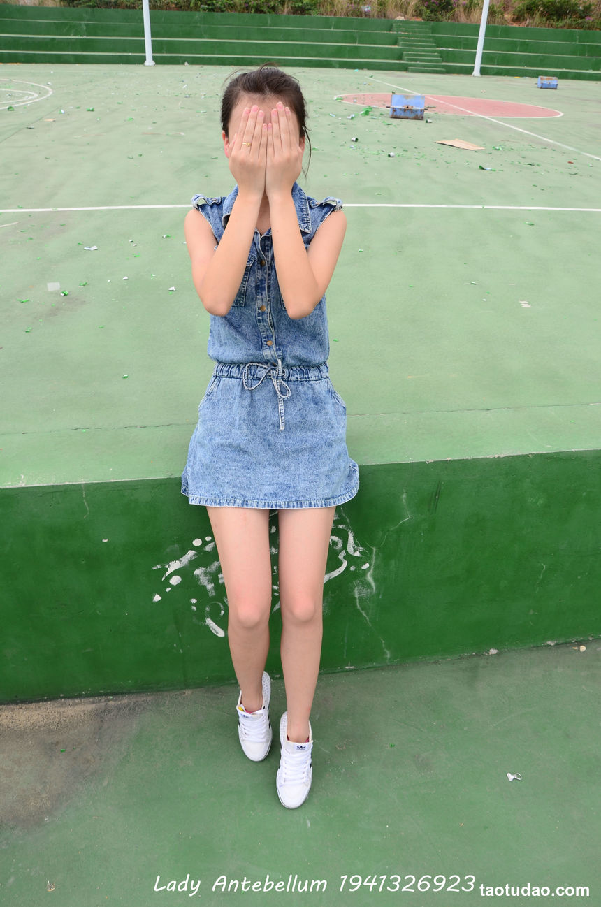 [战前女神] 恋足美腿棉袜女神级摄影套图 012 [55P-91MB]