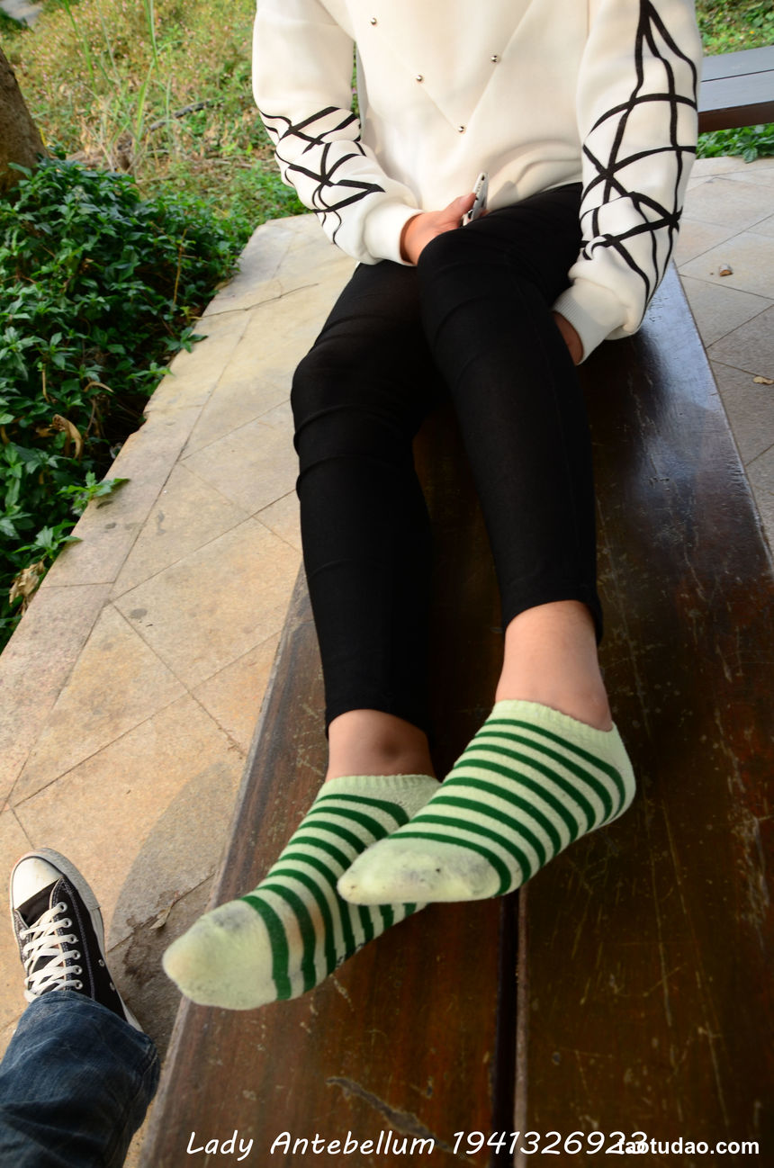 [战前女神] 恋足美腿棉袜女神级摄影套图 014 [80P-125MB]