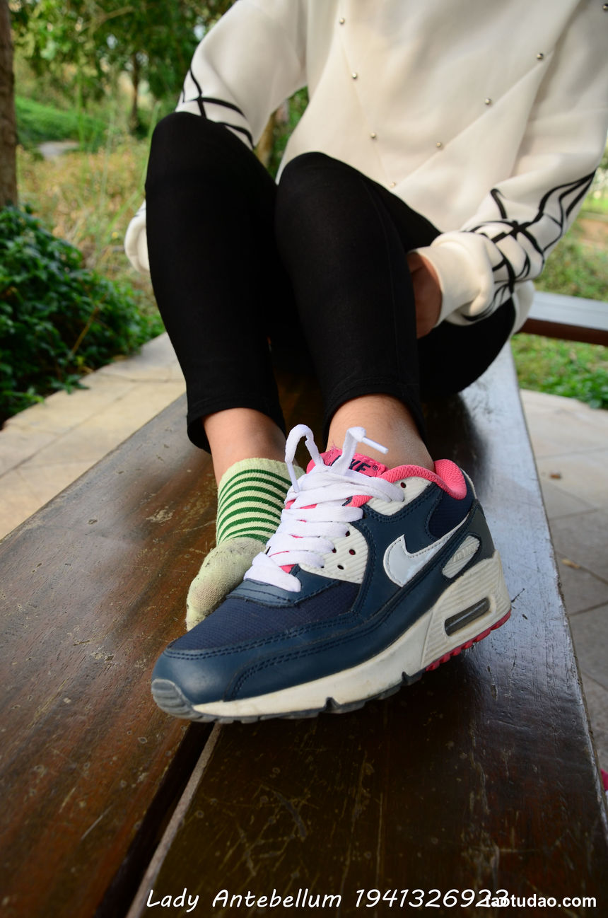 [战前女神] 恋足美腿棉袜女神级摄影套图 014 [80P-125MB]