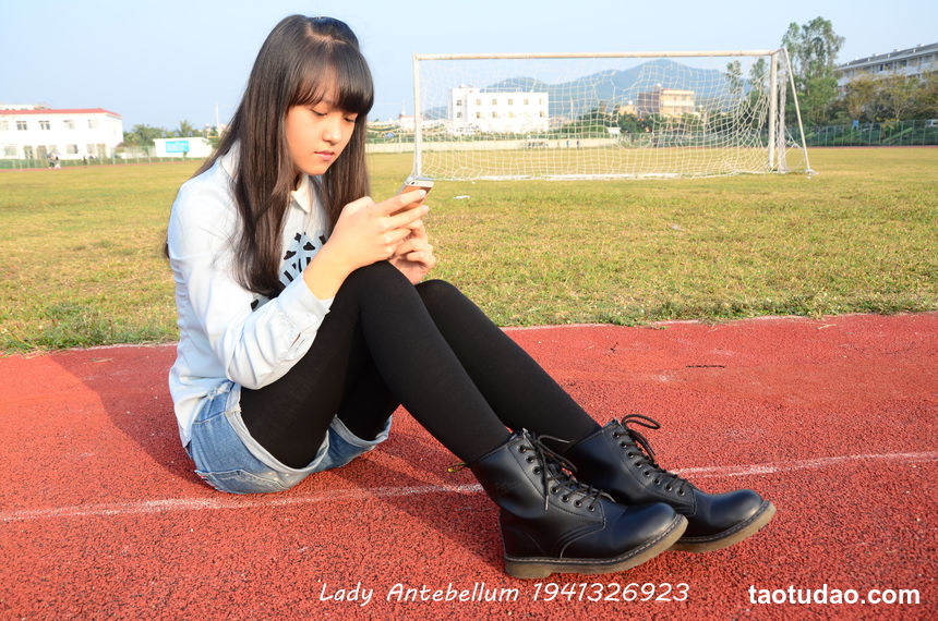 [战前女神] 恋足美腿棉袜女神级摄影套图 015 [131P-265MB]