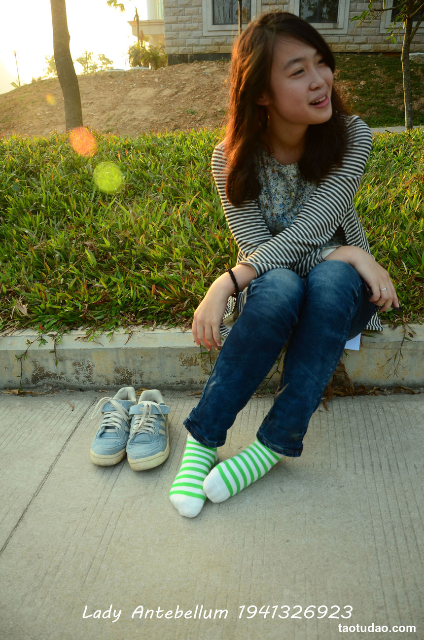 [战前女神] 恋足美腿棉袜女神级摄影套图 016 [31P-65MB]