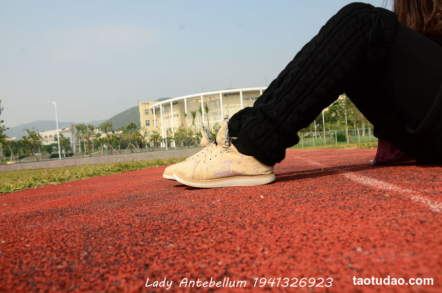 [战前女神] 恋足美腿棉袜女神级摄影套图 017 [84P-228MB]