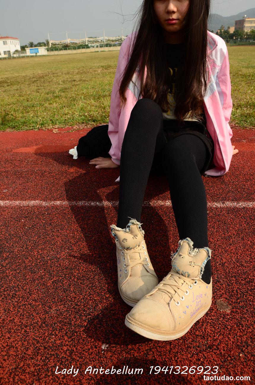 [战前女神] 恋足美腿棉袜女神级摄影套图 017 [84P-228MB]