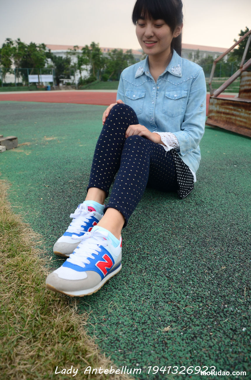 [战前女神] 恋足美腿棉袜女神级摄影套图 018 [136P-255MB]