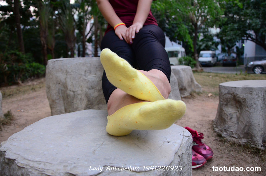 [战前女神] 恋足美腿棉袜女神级摄影套图 020 [38P-87MB]