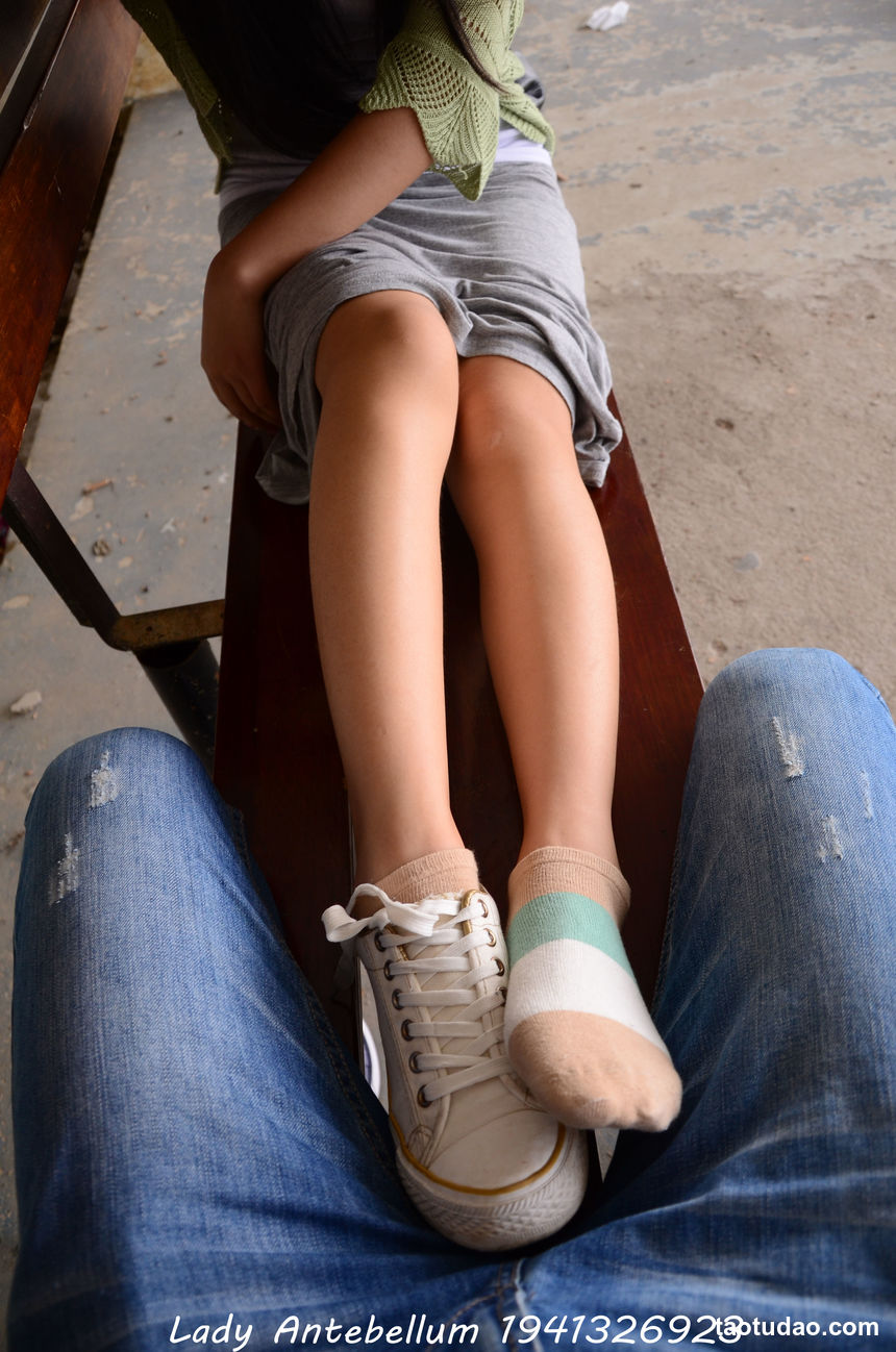 [战前女神] 恋足美腿棉袜女神级摄影套图 023 [41P-60MB]