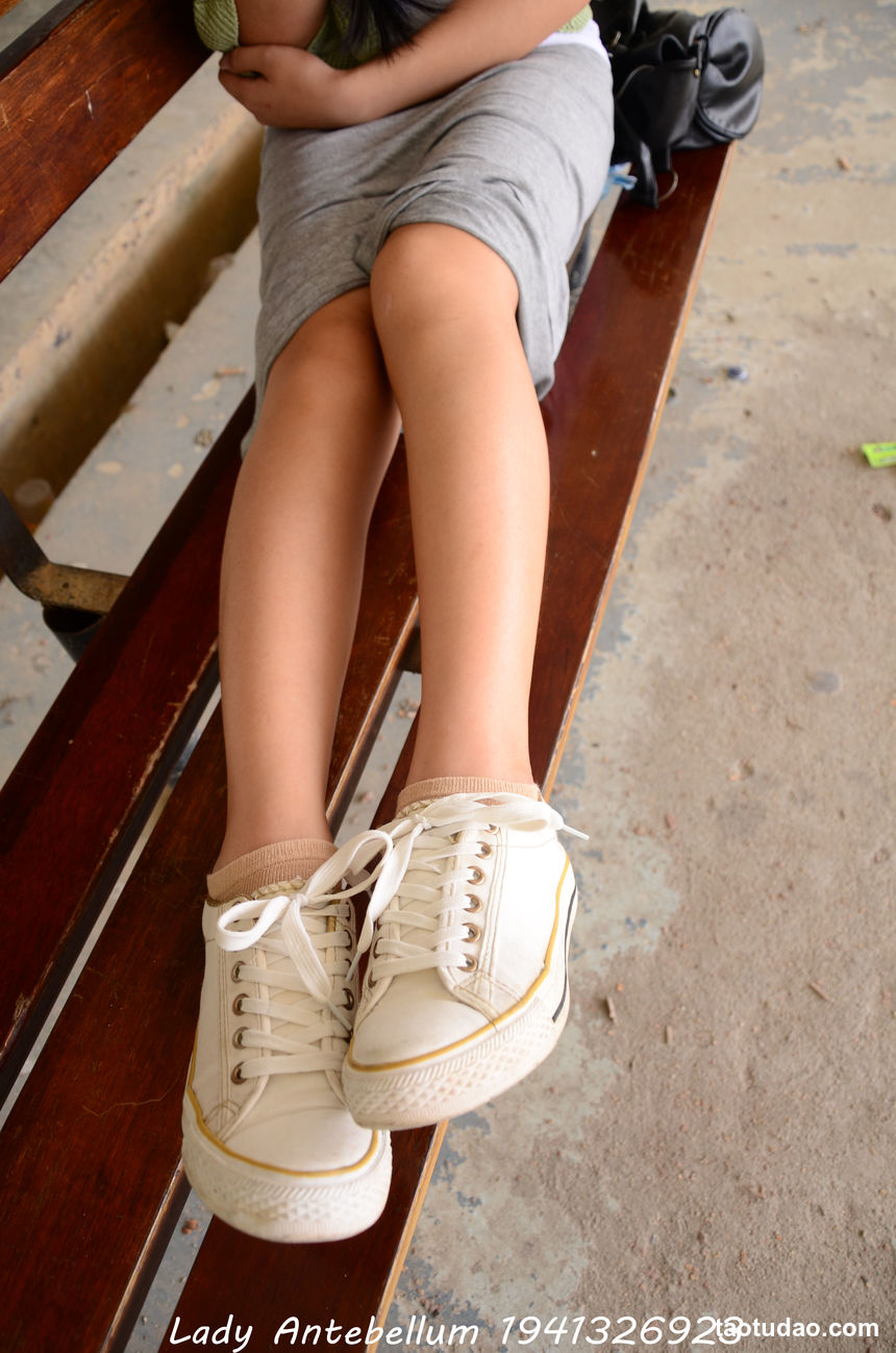 [战前女神] 恋足美腿棉袜女神级摄影套图 023 [41P-60MB]