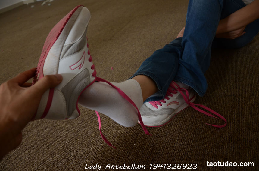 [战前女神] 恋足美腿棉袜女神级摄影套图 024 [220P-359MB]