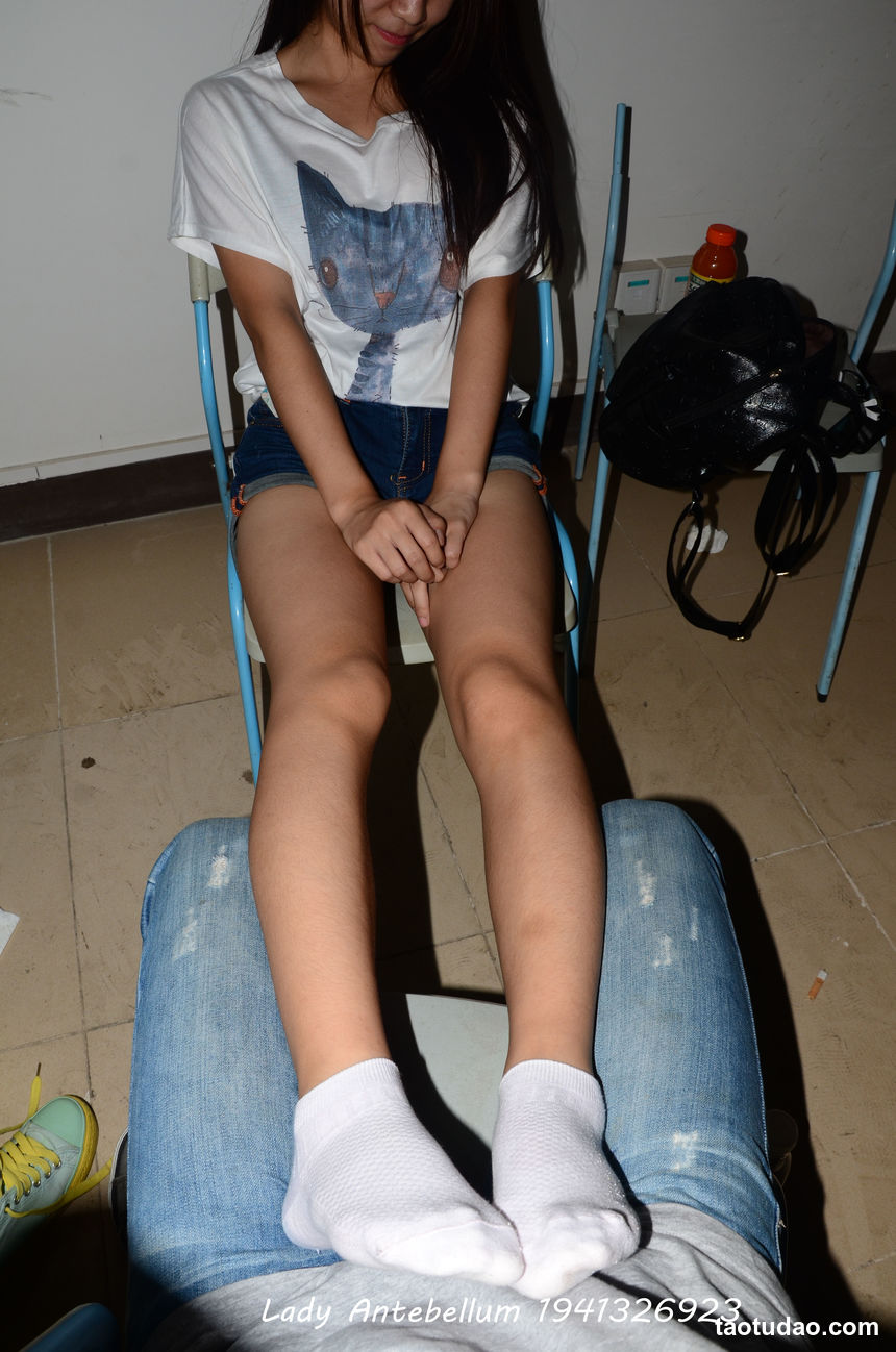 [战前女神] 恋足美腿棉袜女神级摄影套图 025 [27P-35MB]