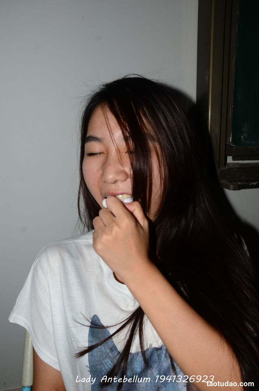 [战前女神] 恋足美腿棉袜女神级摄影套图 025 [27P-35MB]