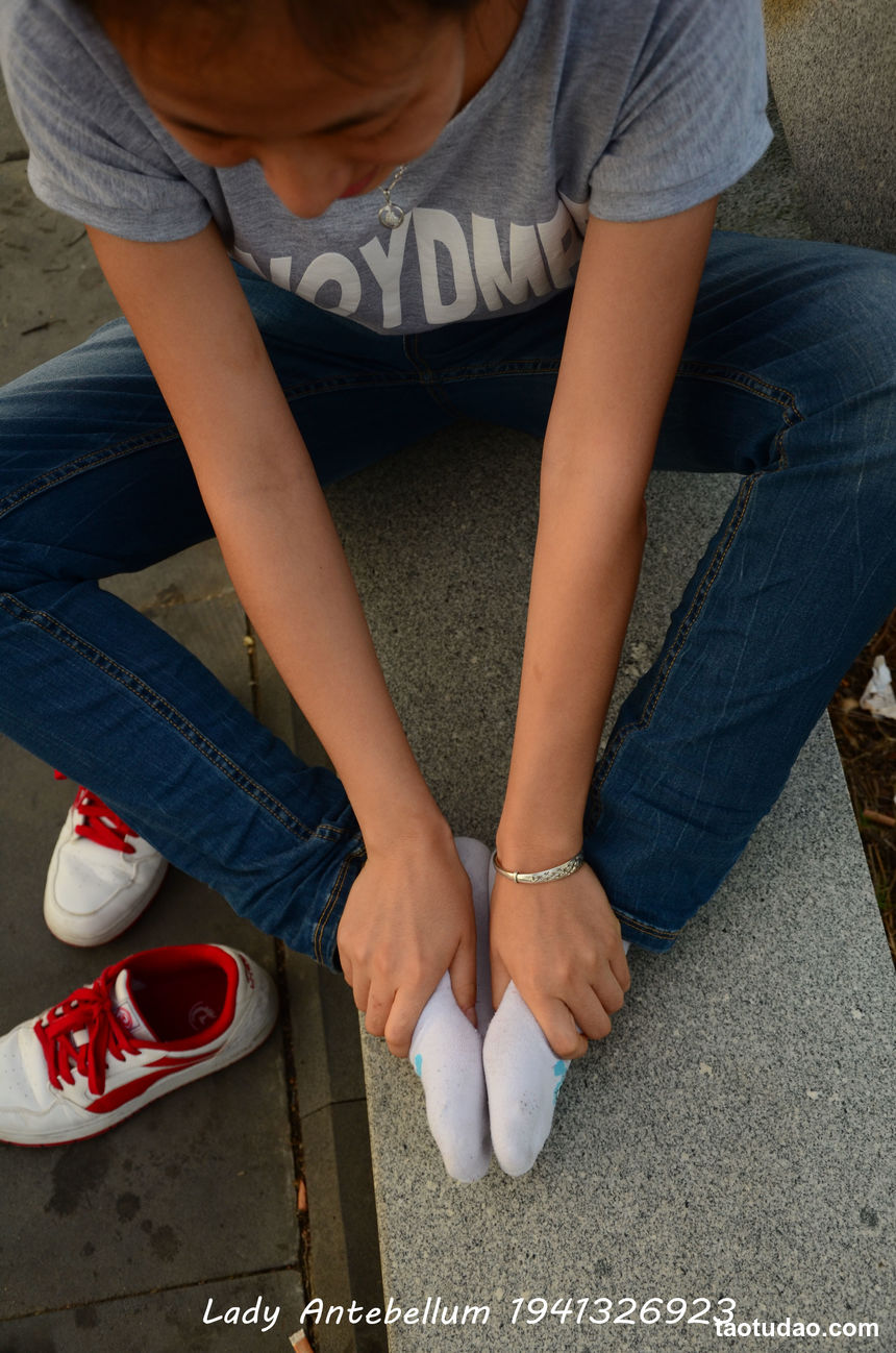 [战前女神] 恋足美腿棉袜女神级摄影套图 028 [74P-144MB]